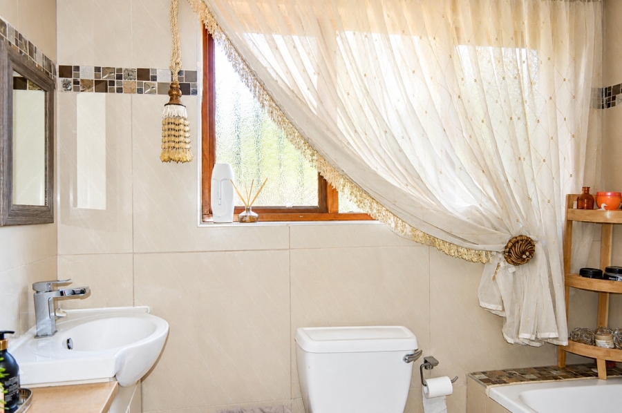 5 Bedroom Property for Sale in Wilkoppies North West